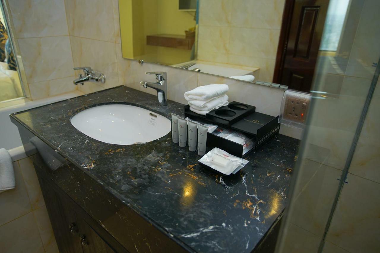 Grand Park Hotel Μανταλέι Εξωτερικό φωτογραφία